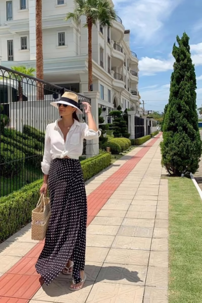What to Wear in Italy on Vacation + Elegant Italy outfit Ideas | Travel Beauty Blog